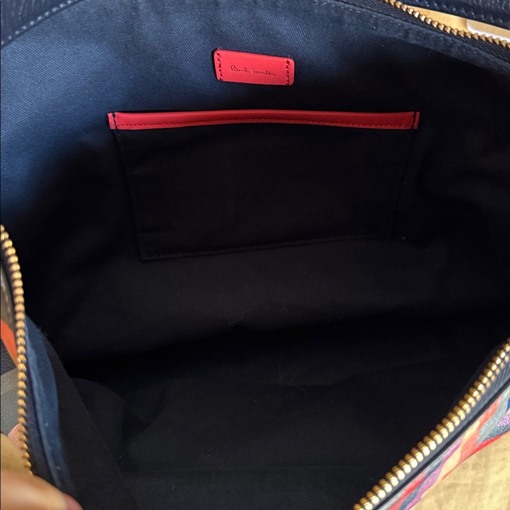 Next to new phenomenal Paul Smith bag. Bought in London. Rarely used. - Picture 7 of 7